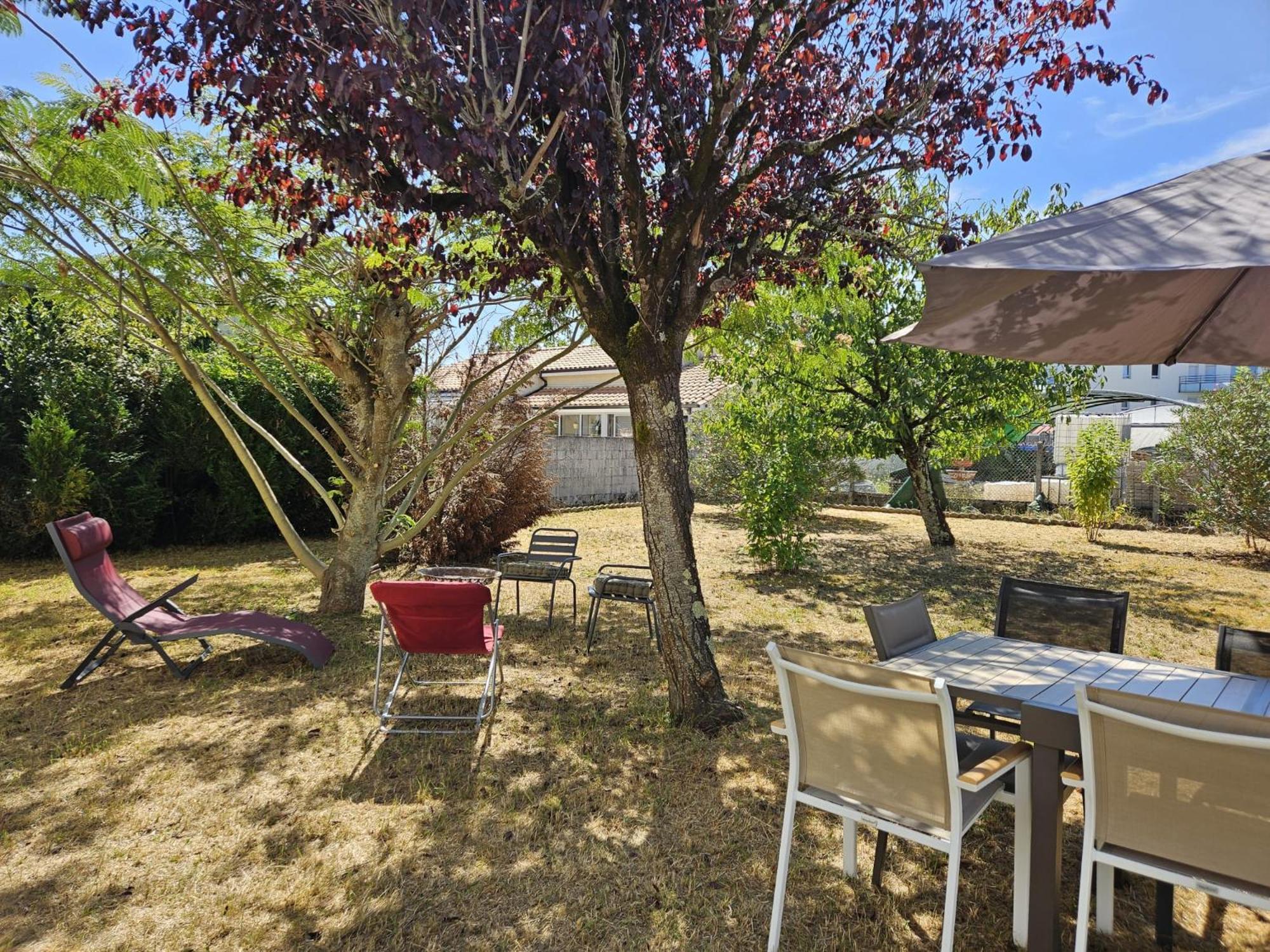 Maison Spacieuse Privatisee Ou A La Chambre - Places De Parking Saint-Michel (Charente) Exterior foto